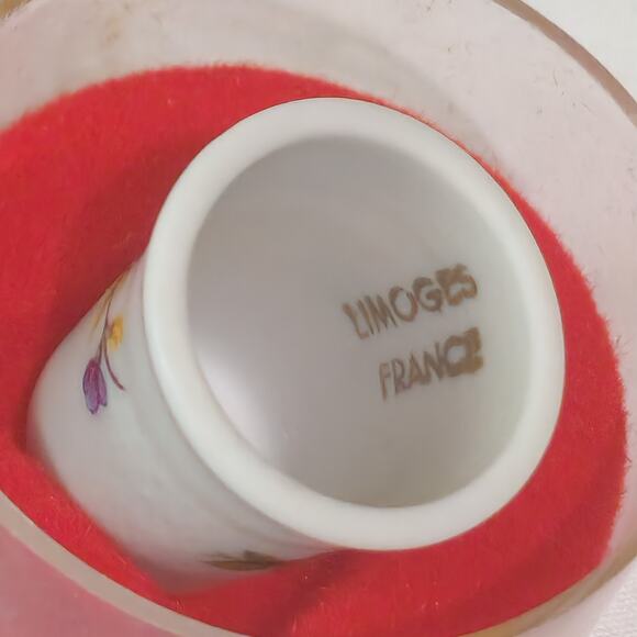 Vintage Limoges White Porcelain Flower Sewing Thimble June Wrote In Gold France - Picture 7 of 7